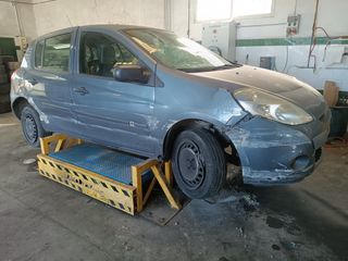 DESPIECE COMPLETO DE RENAULT CLIO