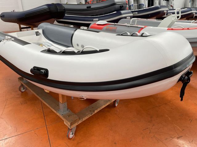 Semirrígida Cobra 400