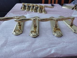 Manillas de latón pulido