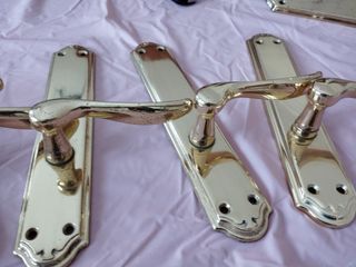 Manillas de latón pulido