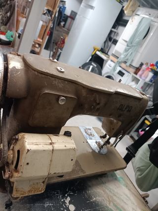 Maquina de coser antigua