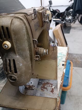 Maquina de coser antigua