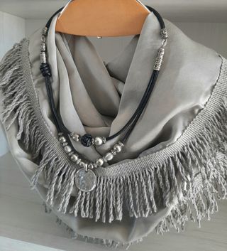 PASHMINA FLECOS Y GARGANTILLA A JUEGO