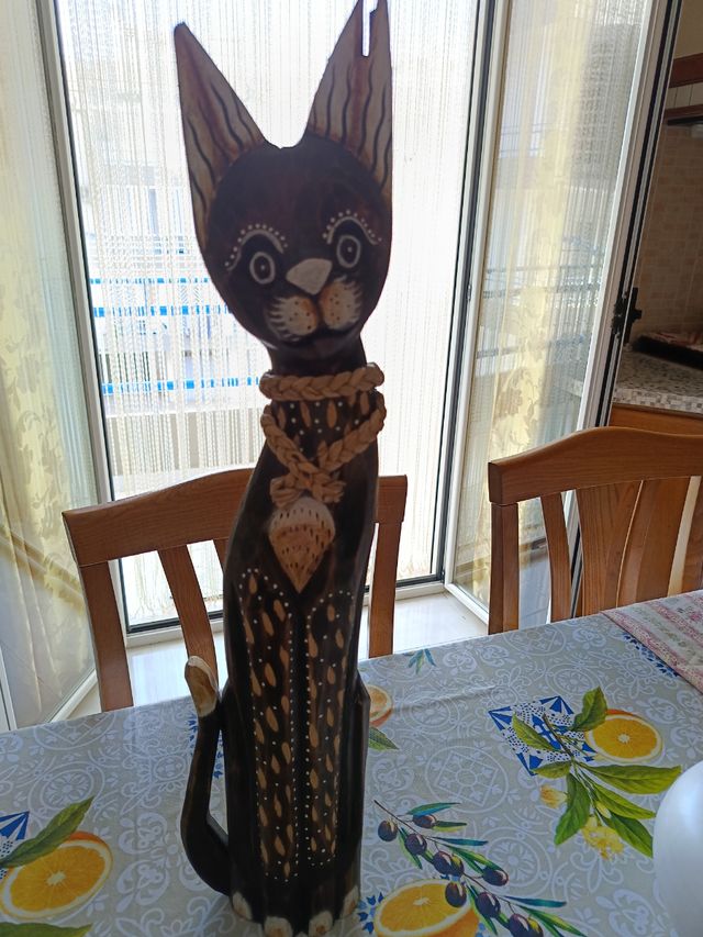 Gatto in legno perfette condizioni 