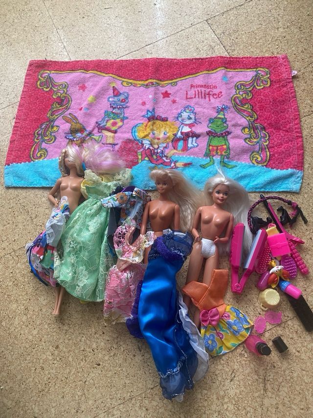 Barbie ( Lote de 3 con vestidos y complementos)