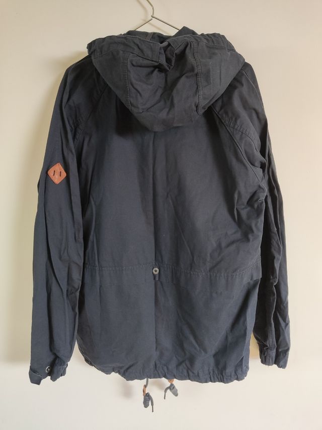 Casaco corta vento com capuz Pull & bear