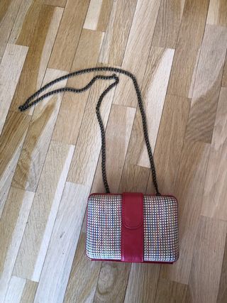Bolso rígido tipo caja de Zara 