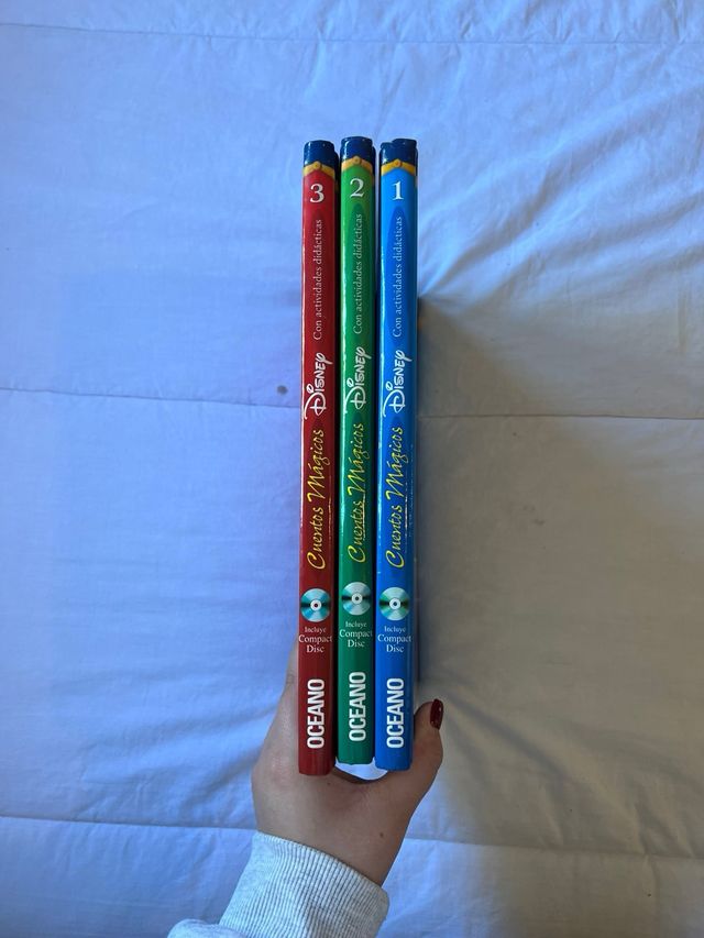Tres libros de cuentos mágicos de Disney