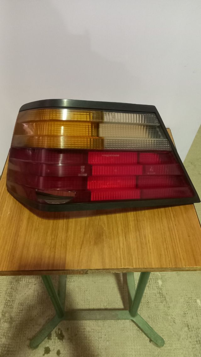 Farol traseiro Mercedes