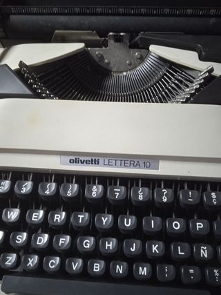 maquina de escribir antigua