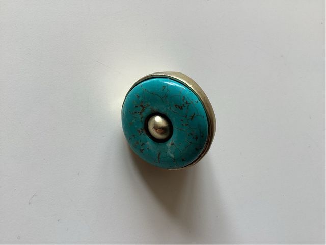 Anillo dorado con turquesa
