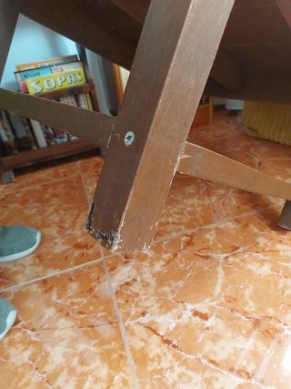 Silla antigua de madera maciza