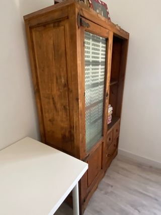 Mueble de madera rústico