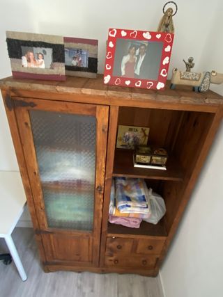 Mueble de madera rústico