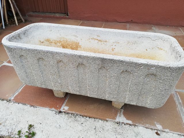 Jardinera de piedra lavada