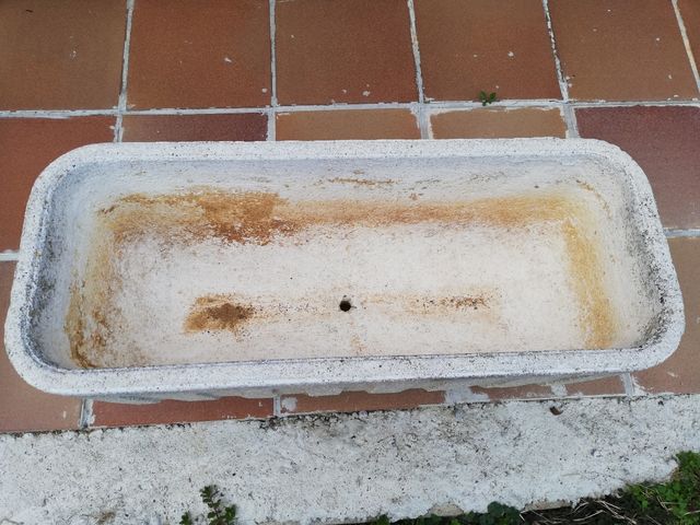 Jardinera de piedra lavada