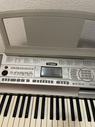 ÓRGANO  ELECTRÓNICO YAMAHA