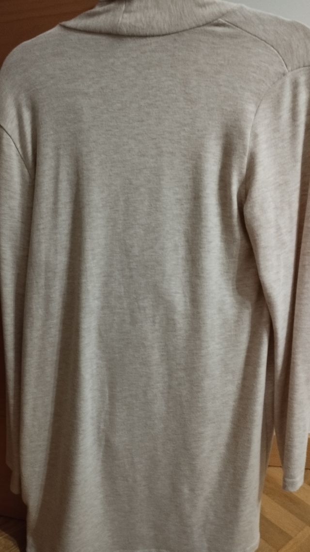 Chaqueta larga de punto beige