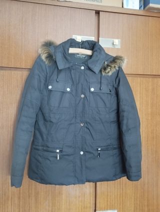 Parka acolchada impermeable.