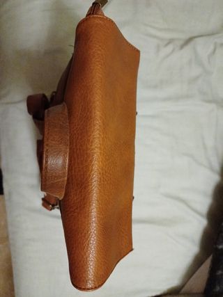 Bolso mochila de mujer marron polipiel