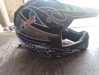 Cascos cross los  2×50€, 1×30