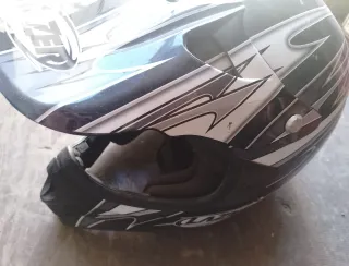 Cascos cross los  2×50€, 1×30