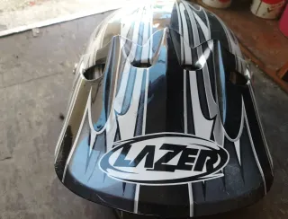 Cascos cross los  2×50€, 1×30