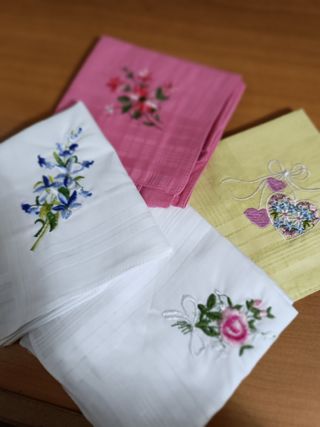 Pañuelos bordados de nariz 