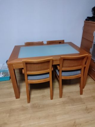 Mesa extensible con 4 sillas salon