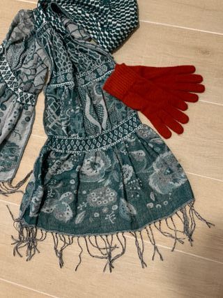 Lote 2 bufandas con guantes 