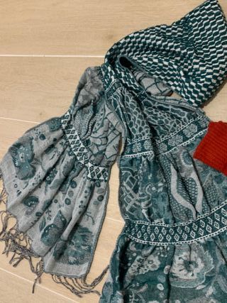 Lote 2 bufandas con guantes 