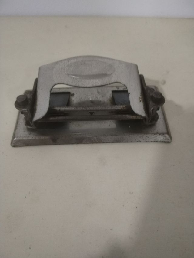 Perforatore per carta antico