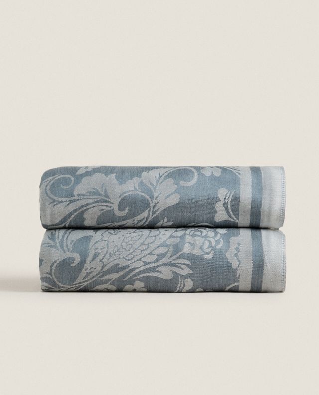 ¡Nueva! MANTA JACQUARD PAISLEY de Zara Home