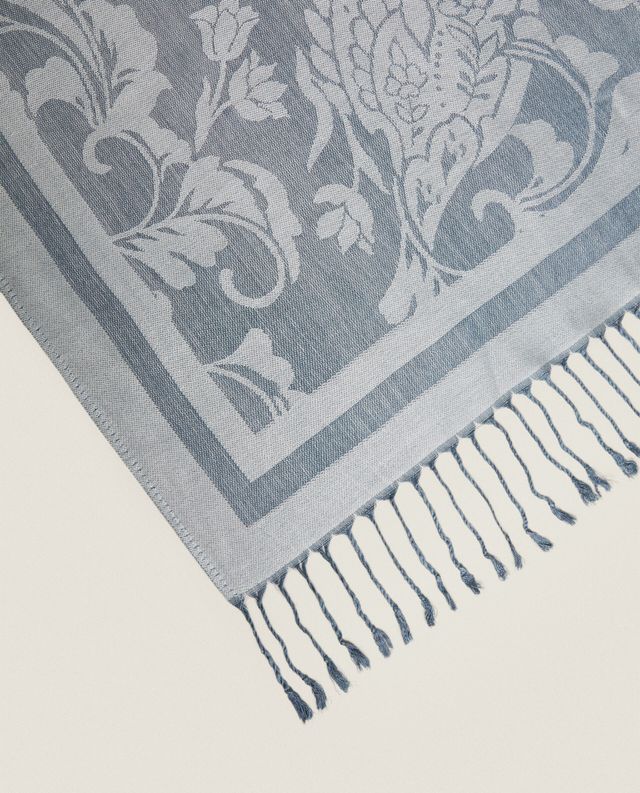¡Nueva! MANTA JACQUARD PAISLEY de Zara Home
