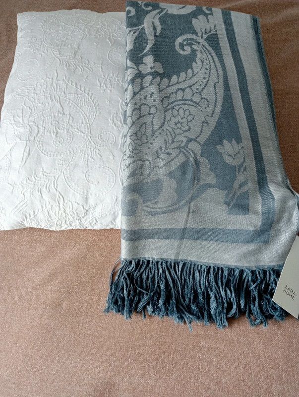 ¡Nueva! MANTA JACQUARD PAISLEY de Zara Home