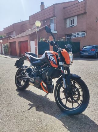 KTM Duke 125 + Carenado (alternador averiado)