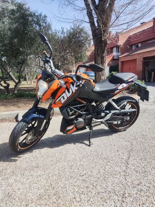 KTM Duke 125 + Carenado (alternador averiado)