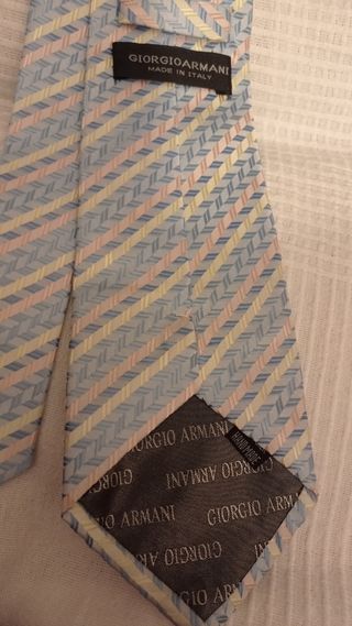 Corbata Armani.