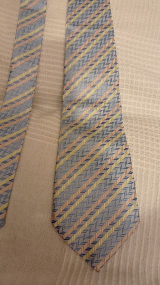 Corbata Armani.