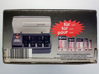 Caricabatterie Universal AA/AAA/C/D/9V Ni-Cd Ni-Mh