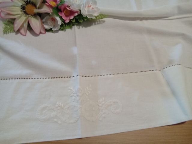 Tapete de mesa bordado a mão