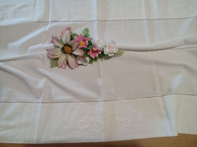 Tapete de mesa bordado a mão