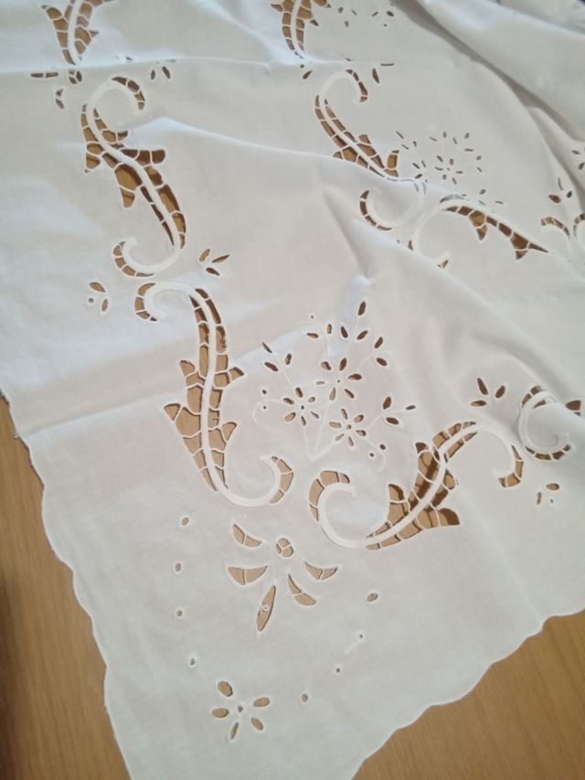 Toalha linho bordada a mão