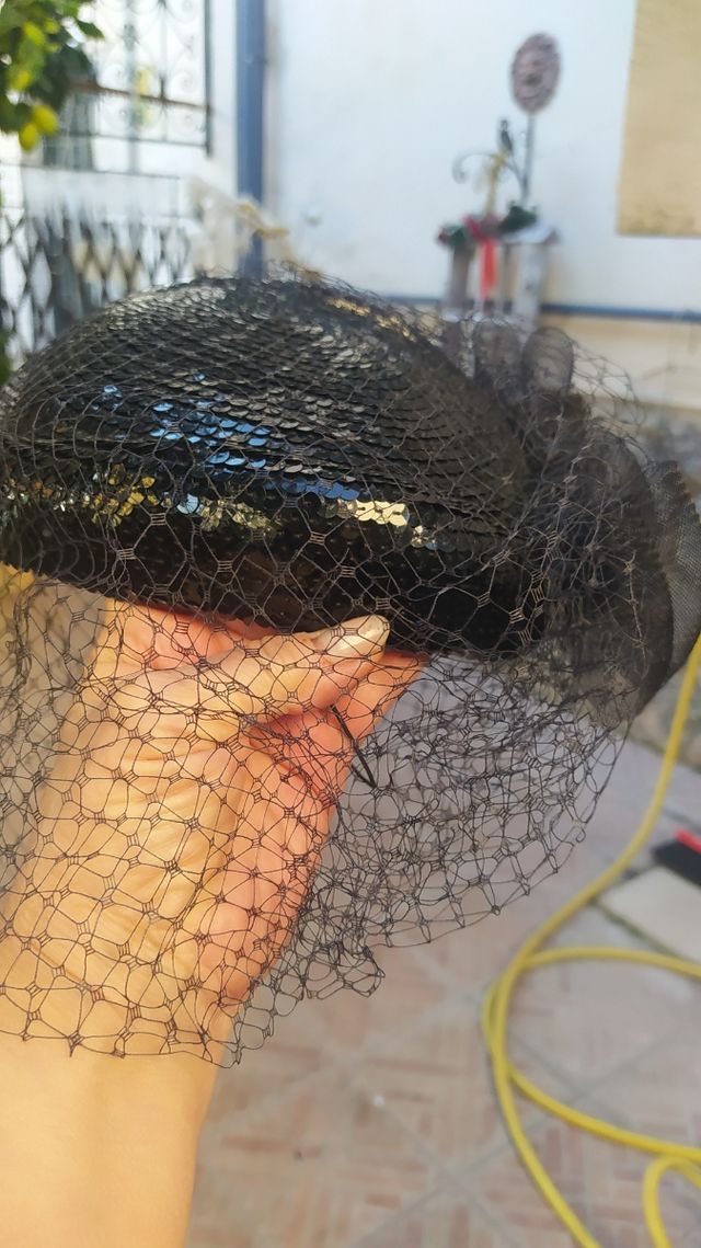 Cappellino elegante donna vintage 