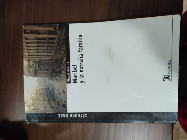 Libro escolar,  Maribel y la extraña familia