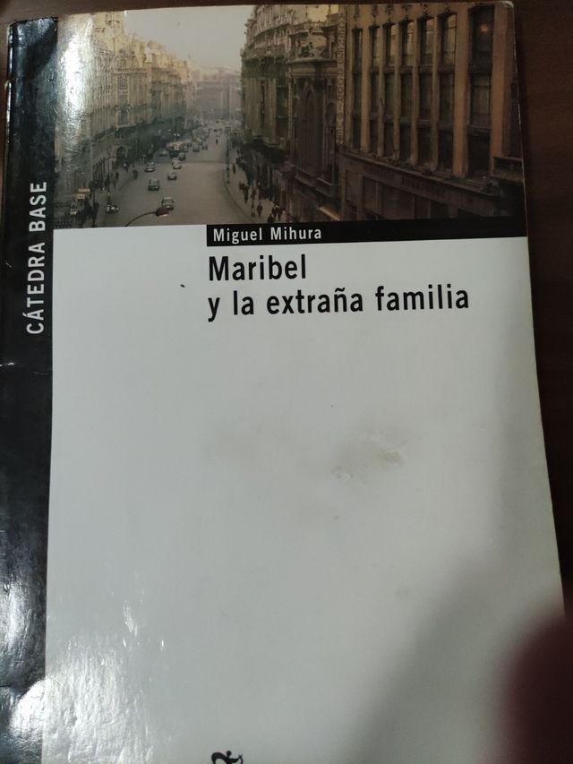 Libro escolar,  Maribel y la extraña familia