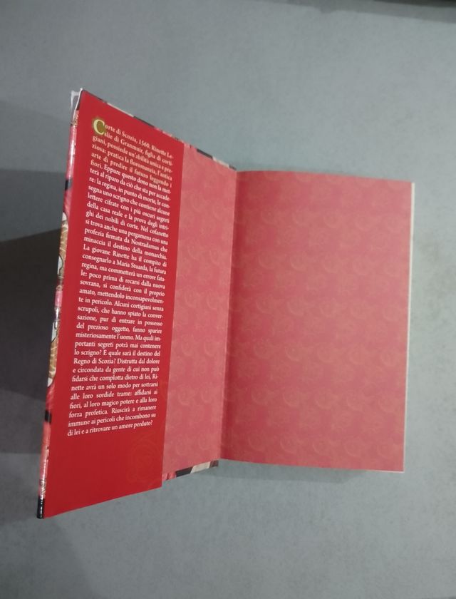 La lettrice di fiori di Elizabeth Loupas