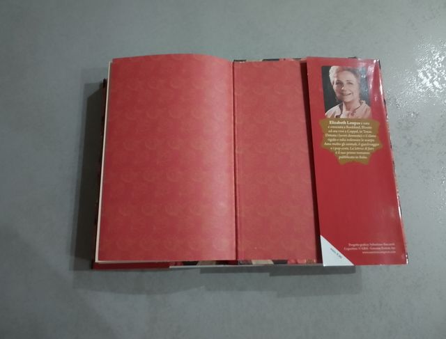 La lettrice di fiori di Elizabeth Loupas