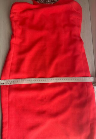 Vestido de fiesta cuello halter con pedrería