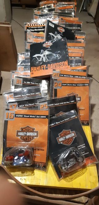 Collezione 50 modellini Harley Davidson mai aperti